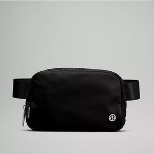 Lululemon belt bag black